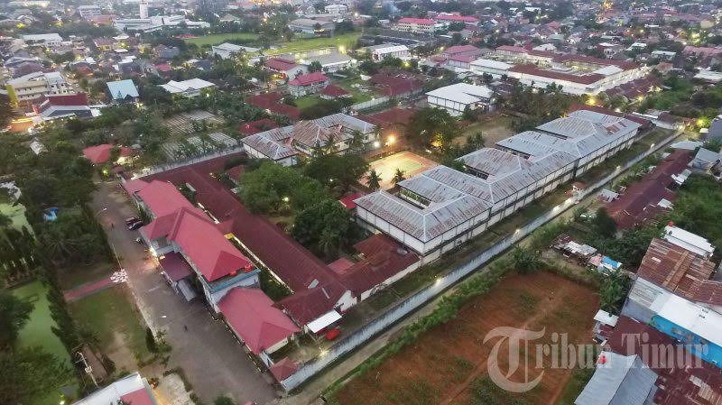 terekam-menggunakan-kamera-drone_20170508_001141.jpg<pf>lapas-klas-ia-makassar-yang_20170508_001112.jpg