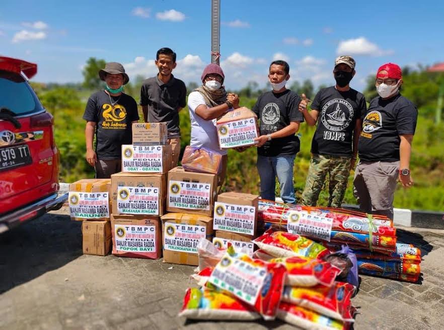 the-bugis-makassar-polobessi-club-tbmpc-ikut-menyalurkan-bantuan-ke-masamba.jpg