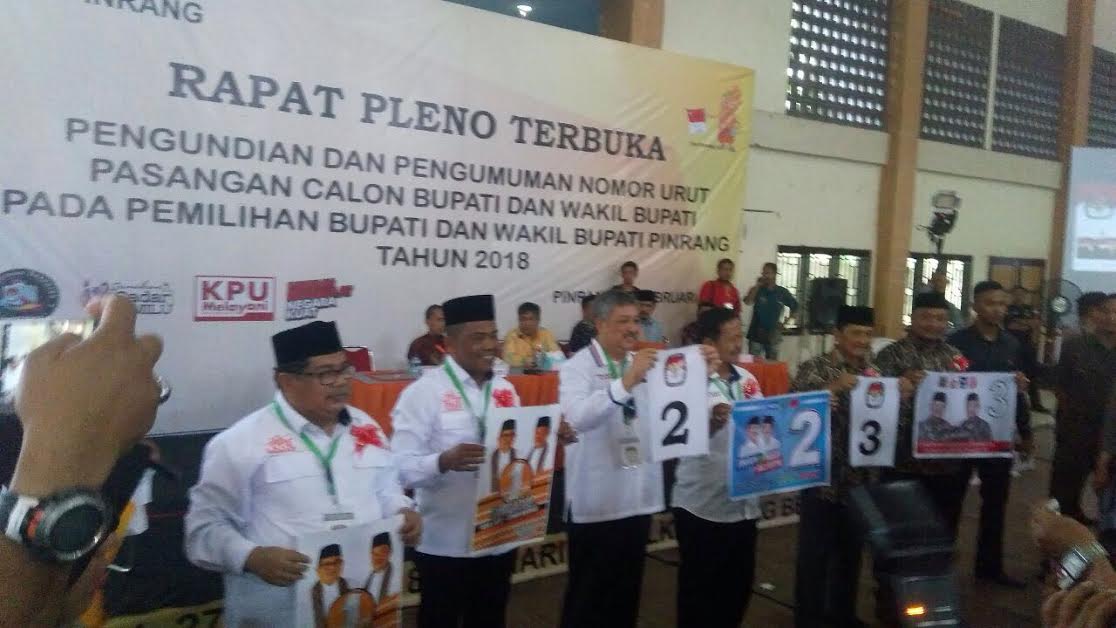tiga-pasangan-calon-paslon-bupati-dan-wakil-bupati-pinrang-mencabut-nomor-urut_20180213_142040.jpg