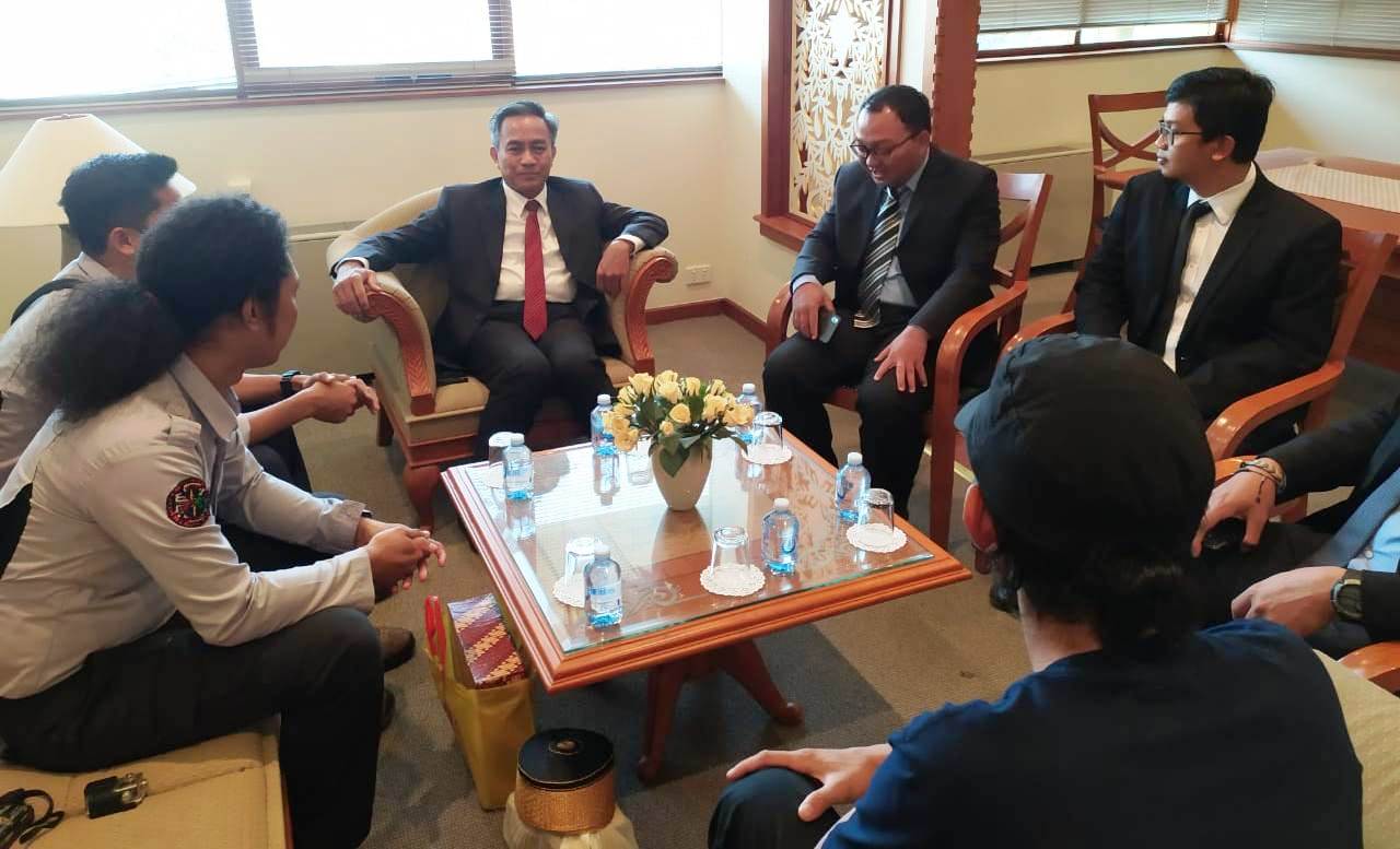 Tim EEMP 4 Mt Kosciuszko Mapala 09 ke KBRI di Canberra, Dijamu Atase Pendidikan dengan Makan Malam - tim-eemp-4-mapala-09-ft-unhas-untuk-ekspedisi-mt-kosciuszko-saat-di-kbri-2.jpg