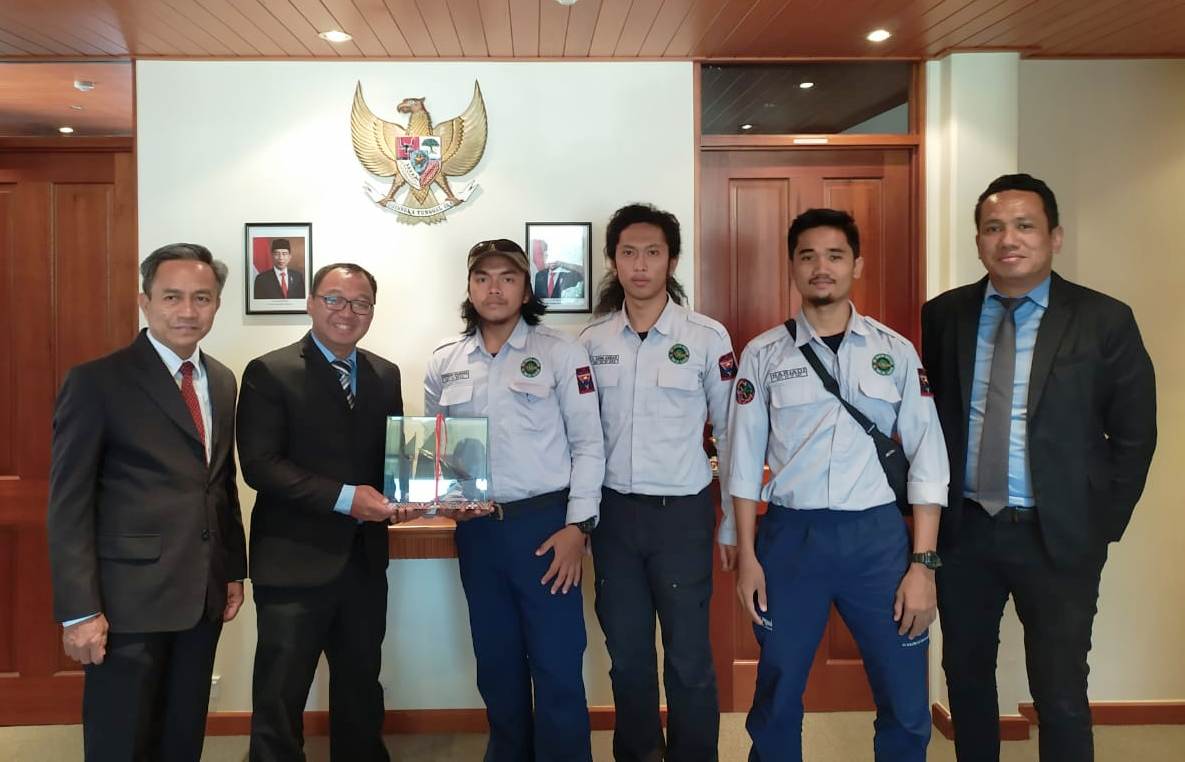 Tim EEMP 4 Mt Kosciuszko Mapala 09 ke KBRI di Canberra, Dijamu Atase Pendidikan dengan Makan Malam - tim-eemp-4-mapala-09-ft-unhas-untuk-ekspedisi-mt-kosciuszko-saat-di-kbri-4.jpg