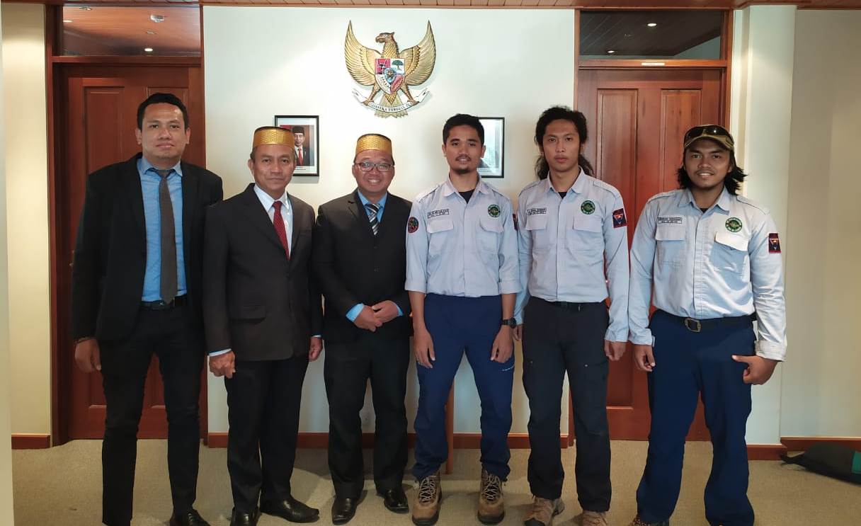 Tim EEMP 4 Mt Kosciuszko Mapala 09 ke KBRI di Canberra, Dijamu Atase Pendidikan dengan Makan Malam - tim-eemp-4-mapala-09-ft-unhas-untuk-ekspedisi-mt-kosciuszko-saat-di-kbri.jpg