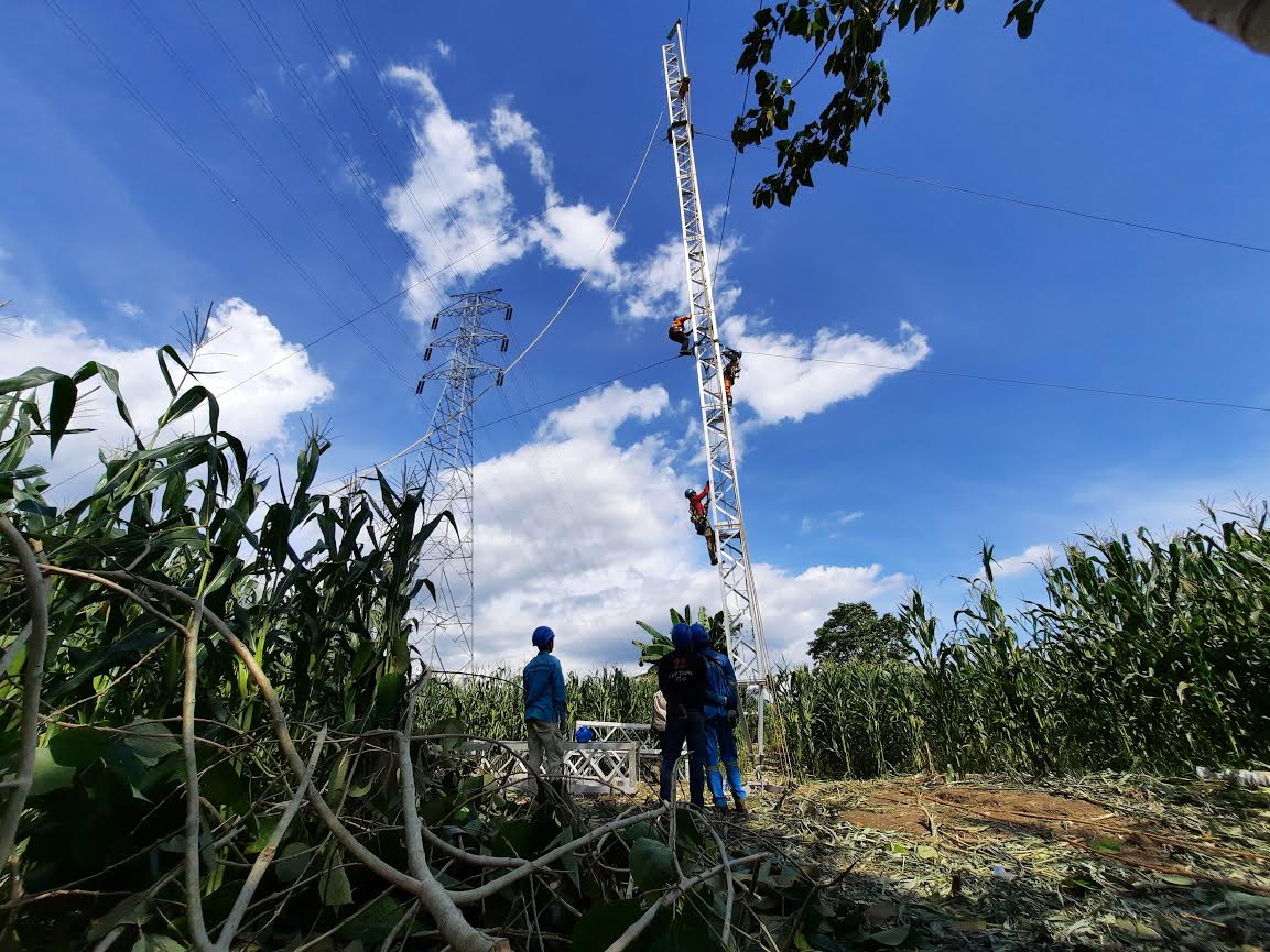 Hampir Hanyut Terbawa Arus Sungai, Tim ERS PLN Selesai Bangun 3 Tower Emergency
