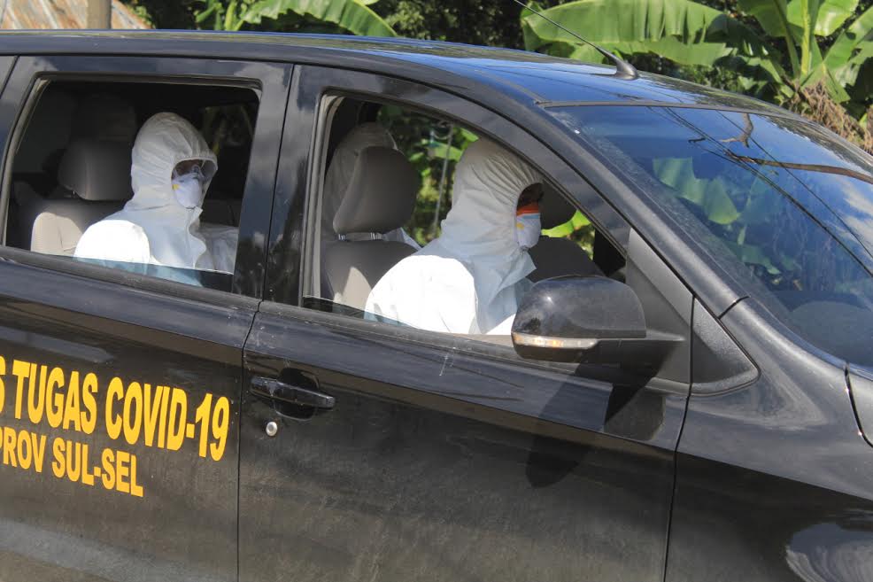 tim-gugus-tugas-penanganan-covid-19-sulsel-mengantar-jenazah-pasien-covid-19-1652020.jpg
