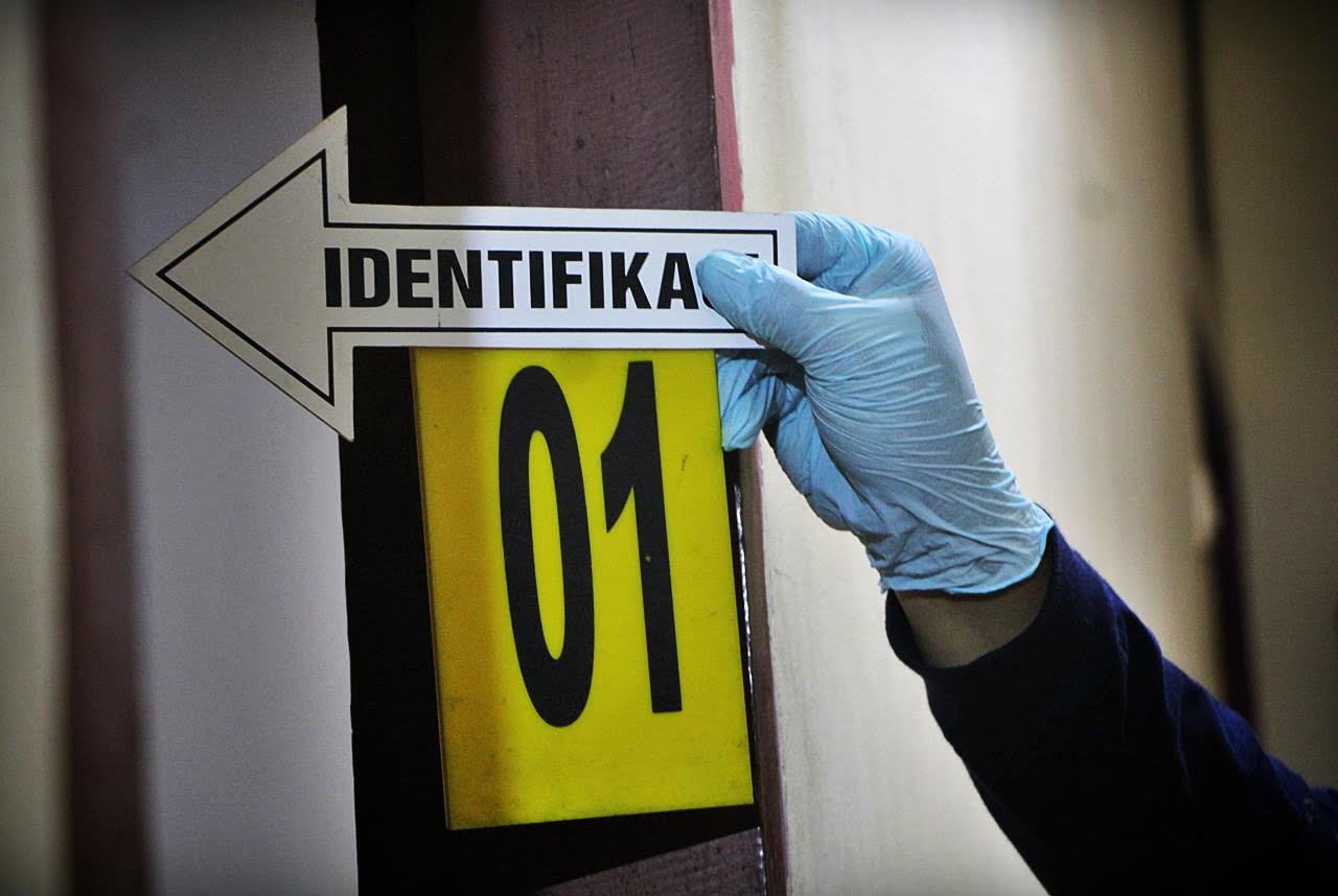tim-inafis-inafis-polrestabes-makassar-melakukan-identifikasi2.jpg