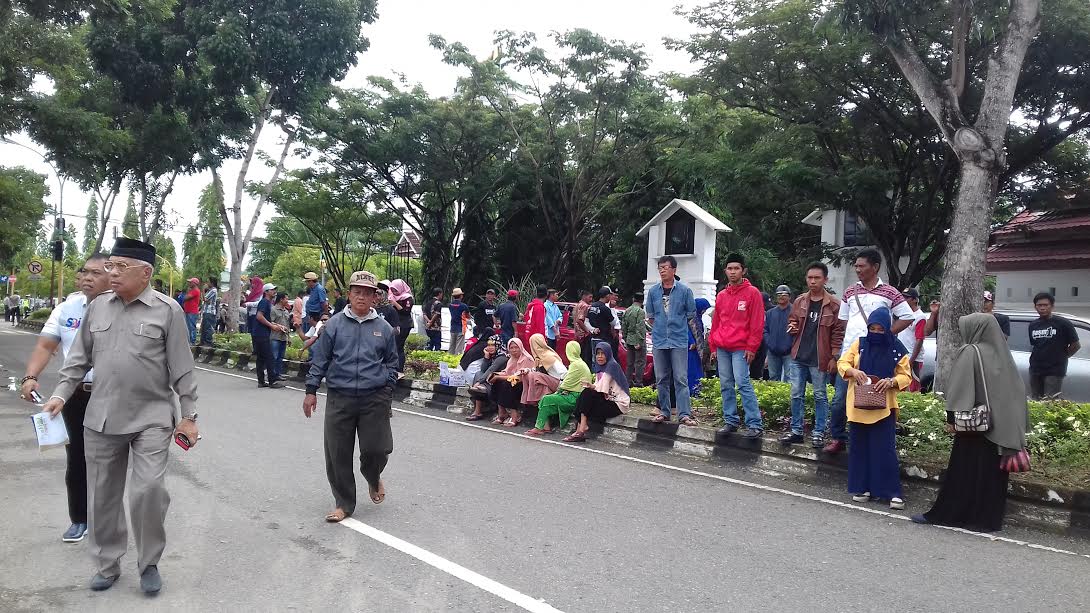 Debat Publik, Tim BM-SBj Protes Tak Ada Layar di Aula Bappeda
