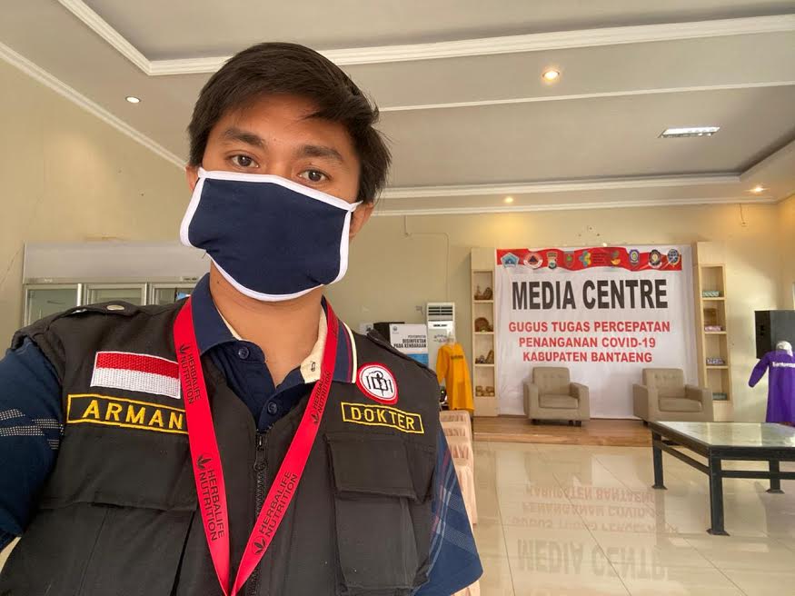 tim-satuan-tugas-covid-19-dari-dinas-kesehatan-bantaeng-dr-armansyah-28102020.jpg