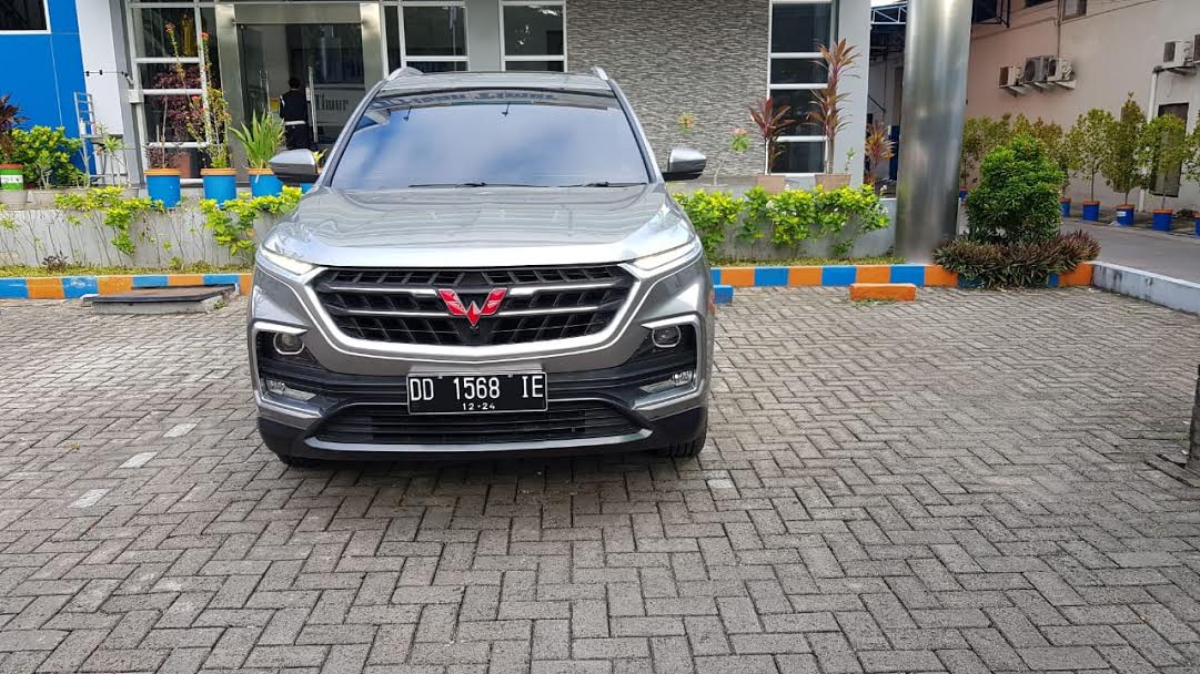 tim-wisatavirtualtribuners-mengendarai-mobil-suv-wuling-almaz.jpg