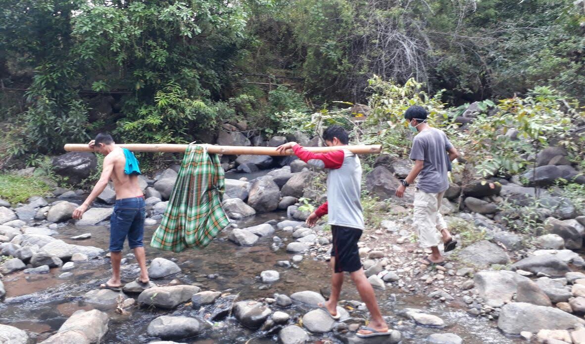 Chaidir Syam Prihatin Masih Ada Warga Maros Ditandu Pakai Sarung ke Rumah Sakit
