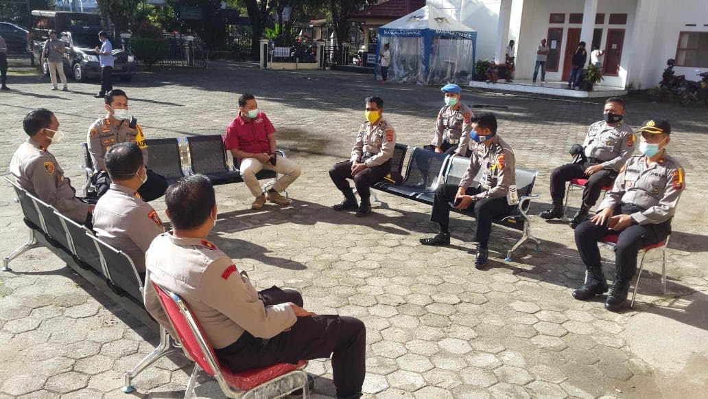 Kapolres Toraja Utara Kumpul PJU Briefing di Bawah Sinar Matahari