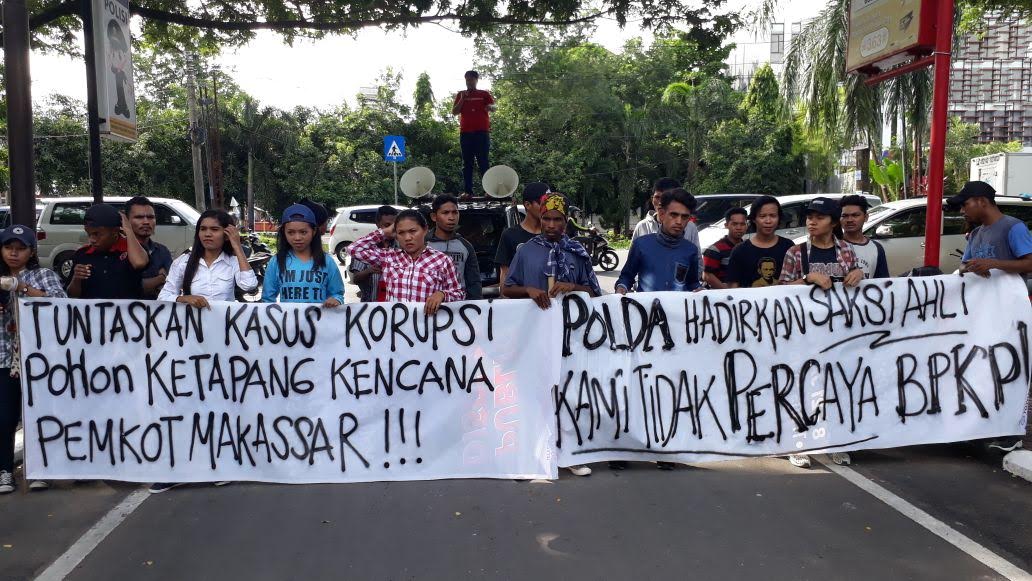 Puluhan Mahasiswa demo di Mapolda Sulsel, Ini Tuntutannya