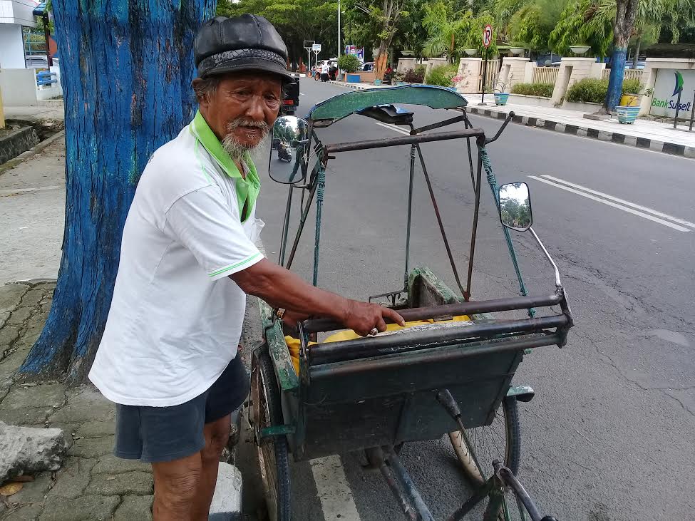 tukang-becak-sidrap_20170412_204138.jpg