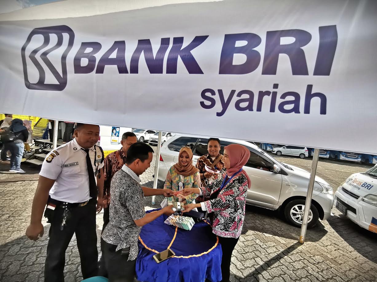 FOTO: Nurdin Abdullah Buka Kegiatan Penukaran Uang di Kantor Gubernur Sulsel - tukar7.jpg