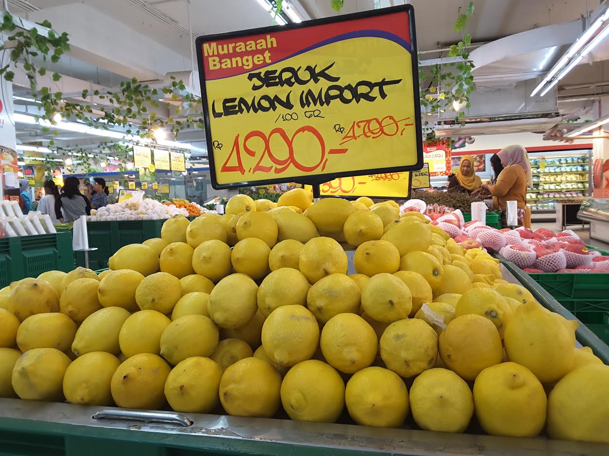 Lemon Impor Hanya Rp 4.290 per Ons Hypermart MP