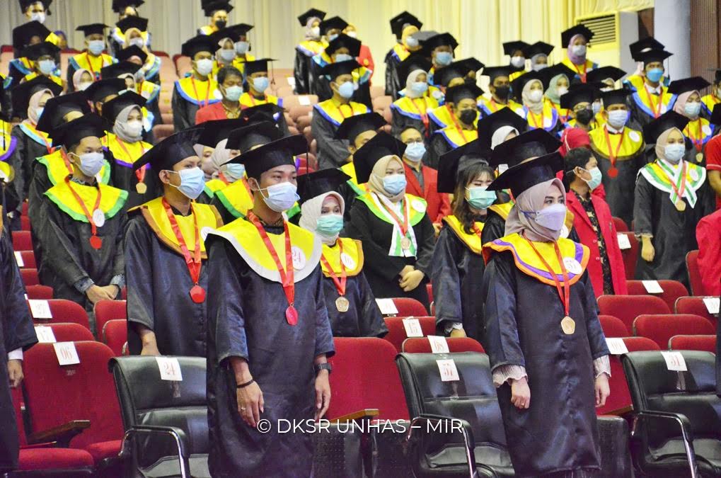 unhas-menggelar-wisuda-bagi-446-mahasiswa-lulusan-baru-kamis-652021.jpg