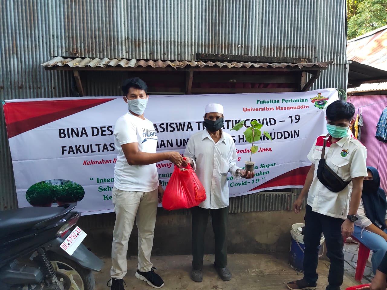 universitas-hasanuddin-kegiatan-bina-desa-mahasiswa-tematik-covid-19-di-makassar.jpg