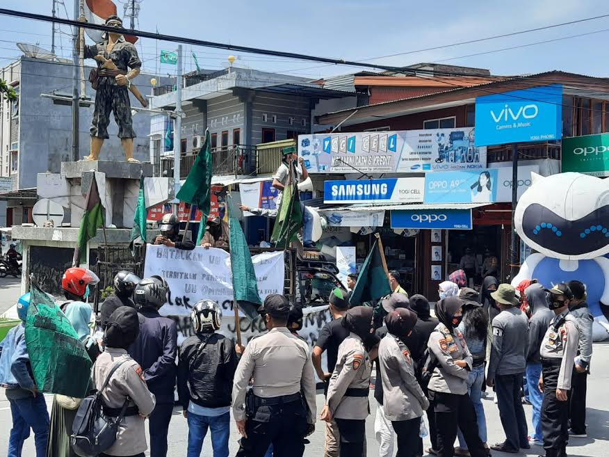 unjuk-rasa-dilakukan-oleh-himpunan-mahasiswa-islam-hmi-kabupaten-majene.jpg
