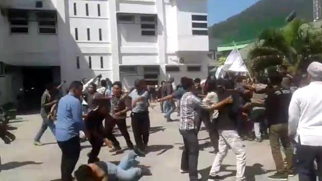unjukrasa-mahasiswa-di-kampus-iain-palopo-berujung-bentrok-rabu-1192019.jpg