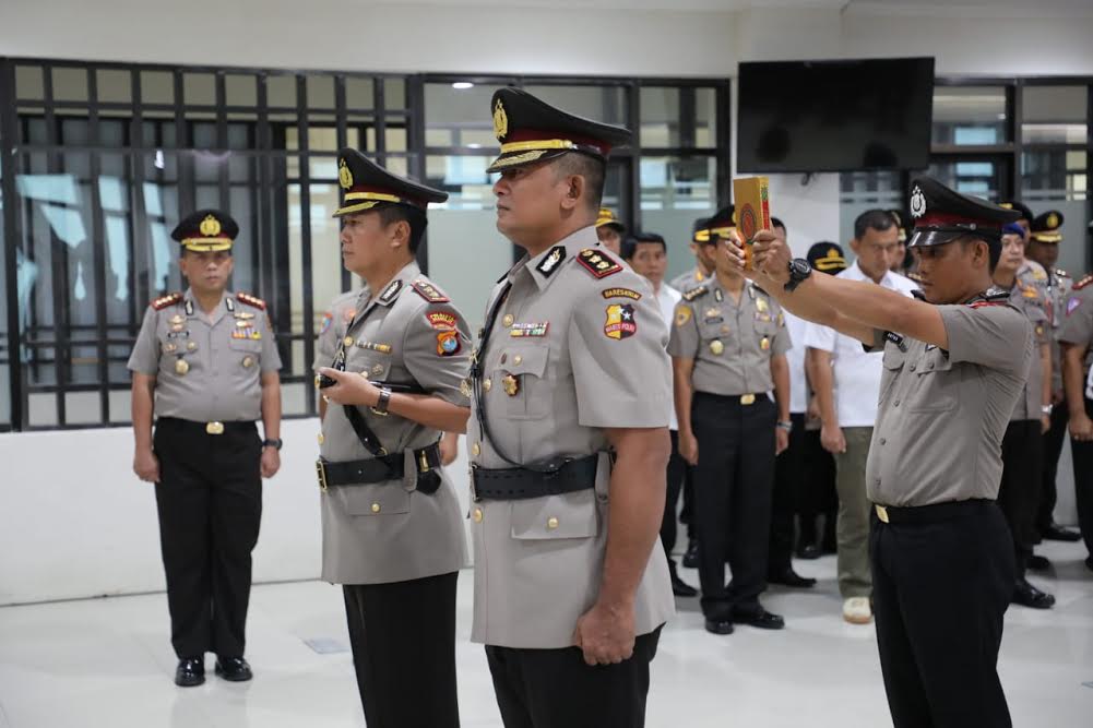 upacara-sertijab-kapolresta-mamuju-dan-kabid-propam-polda-sulbar.jpg