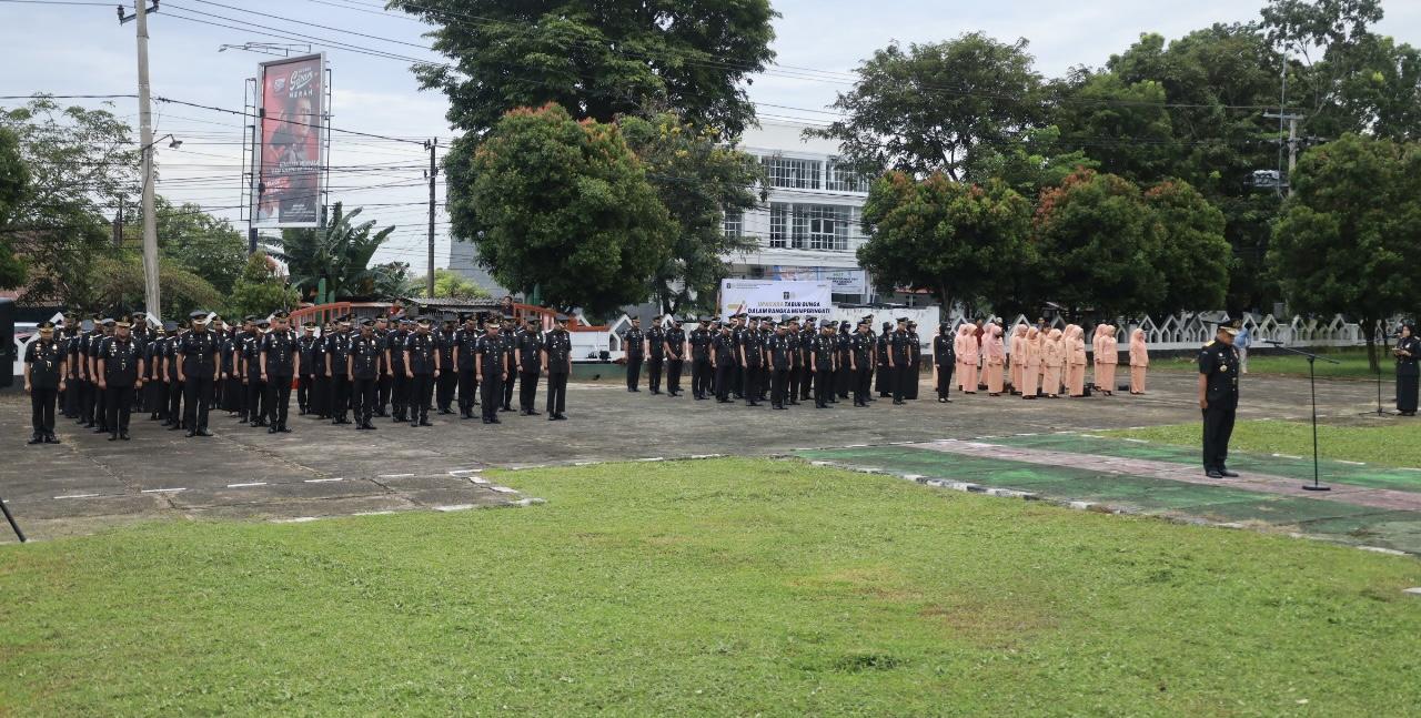 Kenang Jasa Pahlawan, Imigrasi Makassar Ikuti Upacara Tabur Bunga di TMP Palopo