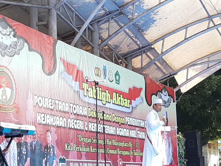 ustaz-dasad-latif-membawakan-ceramah1.jpg