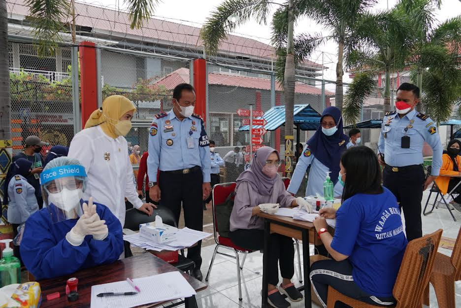 Dihadiri Anggota DPR Aliyah Mustika Ilham, 800 Tahanan Rutan Makassar Divaksin Covid-19