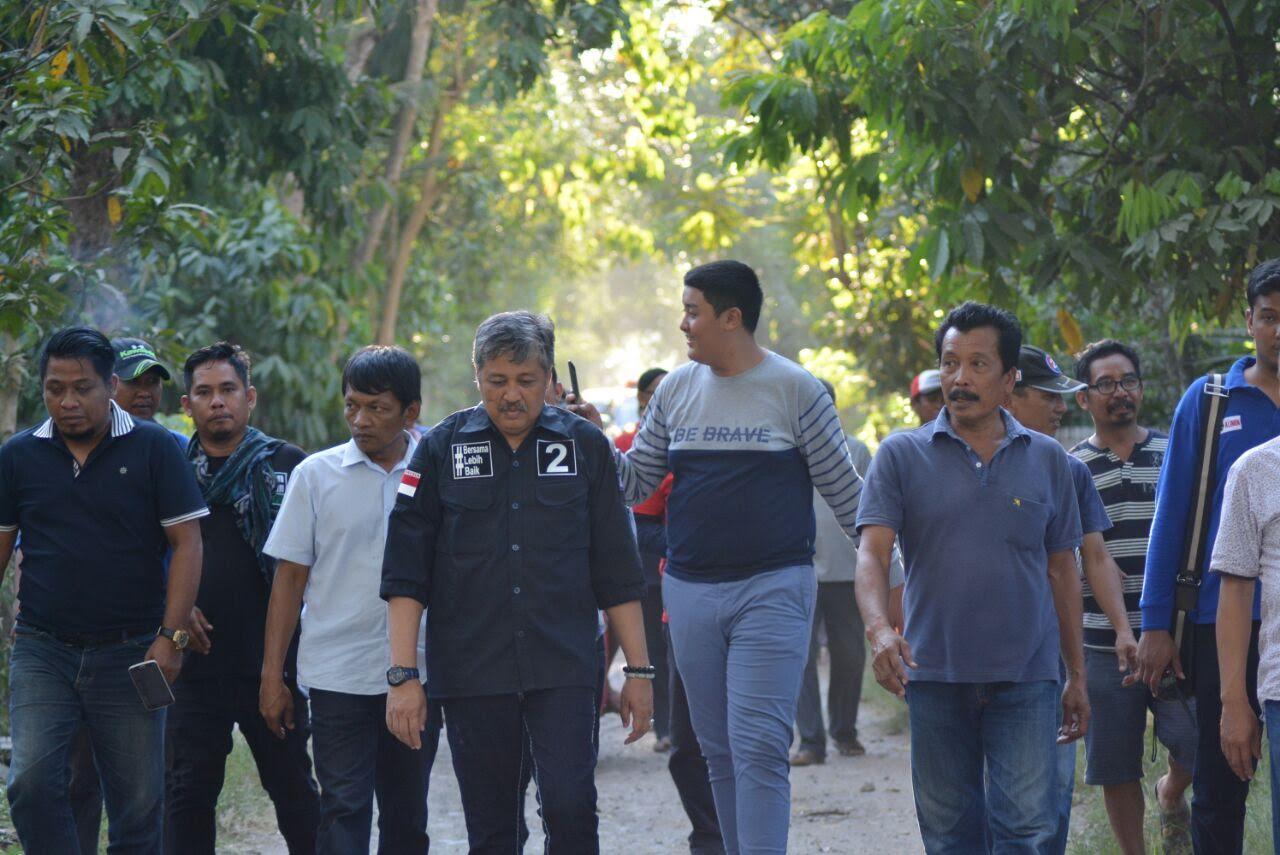 Cabup Pinrang Ini Jalan Kaki Temui Warga Mattiro Sompe