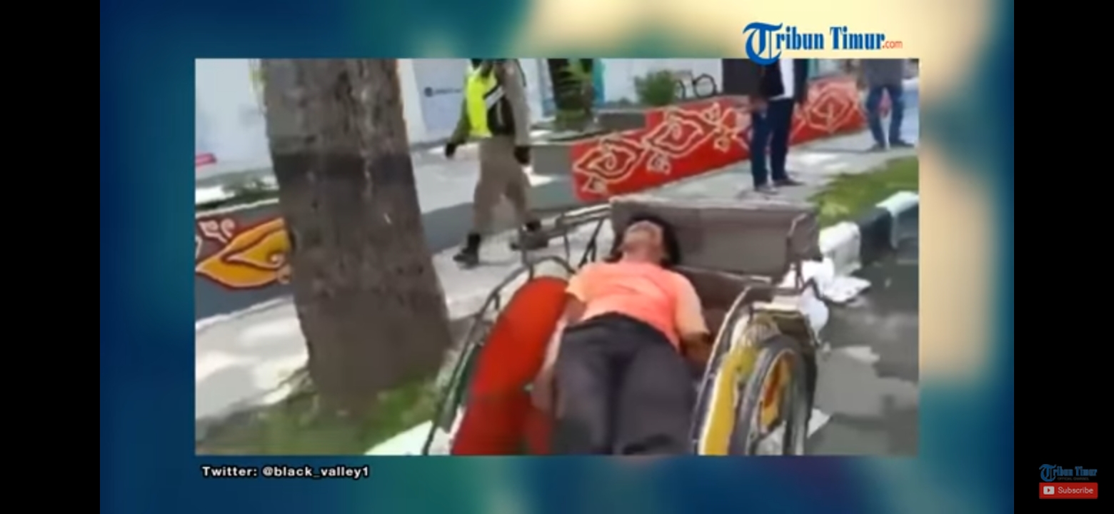 video-viral-memperlihatkan-seorang-tukang-becak-terbaring-di-atas-becaknya-sendiri.jpg
