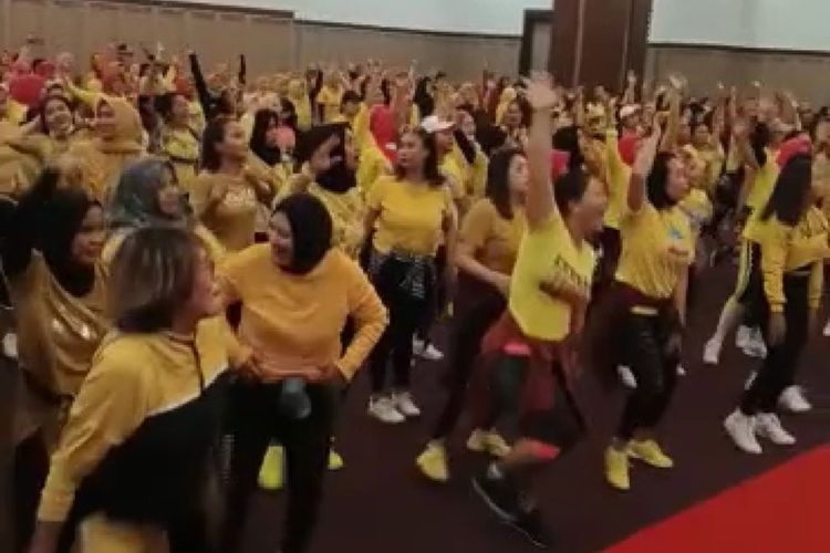 video-viral-senam-zumba-di-lombok-tengah-diduga-abai-protokol-kesehatan.jpg