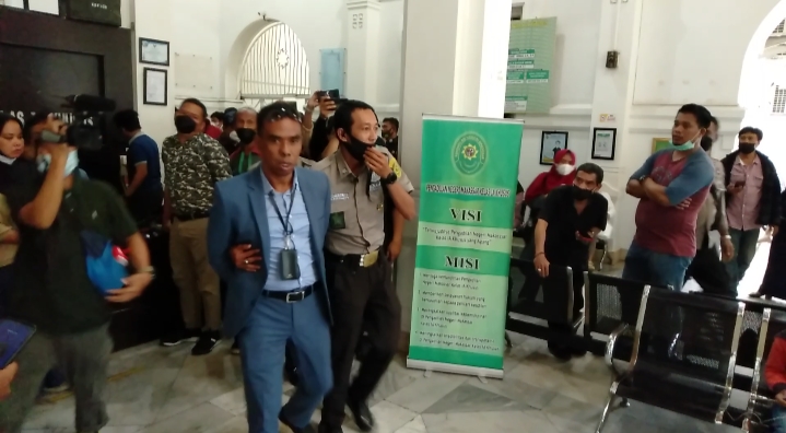 Nyaris Bikin Onar saat Sidang Nurdin Abdullah, Kama Cappi Diseret Keluar dari Pengadilan Makassar