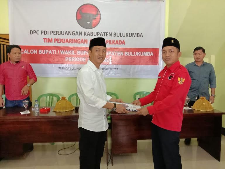 JMS Figur Pertama Kembalikan Formulir Bacabup di PDIP Bulukumba