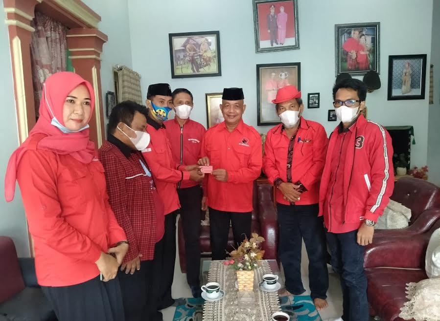 wakil-bupati-barru-terpilih-aska-mappe-bersama-rombongan-pengurus-pdip-barru-rabu-23122020.jpg