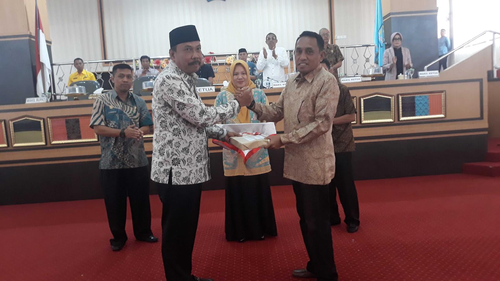Wakil Bupati Bone Serahkan Ranperda APBD Perubahan 2019