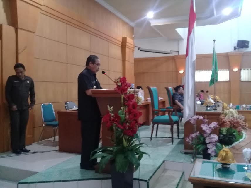 wakil-bupati-sidrap-dollah-mando-menghadiri-rapat-paripurna_20180808_173245.jpg