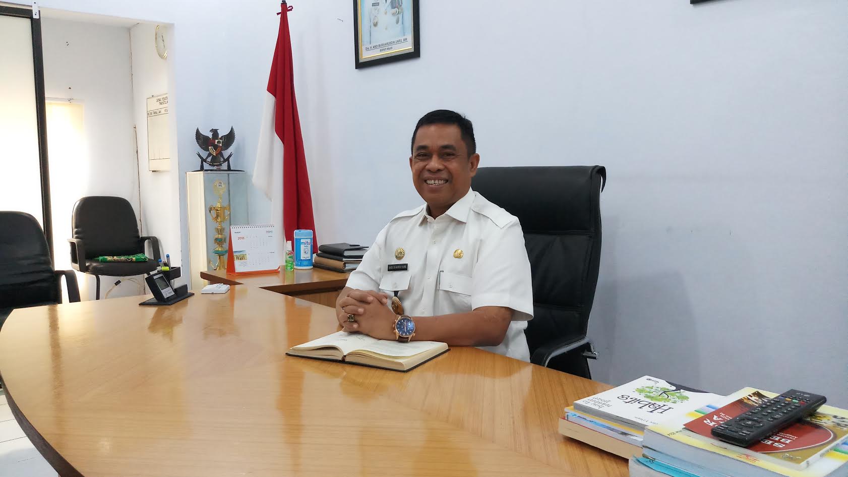 wakil-bupati-wajo-andi-syahrir-kube-di-ruang-kerjanya-jumat-1212018_20180112_150657.jpg