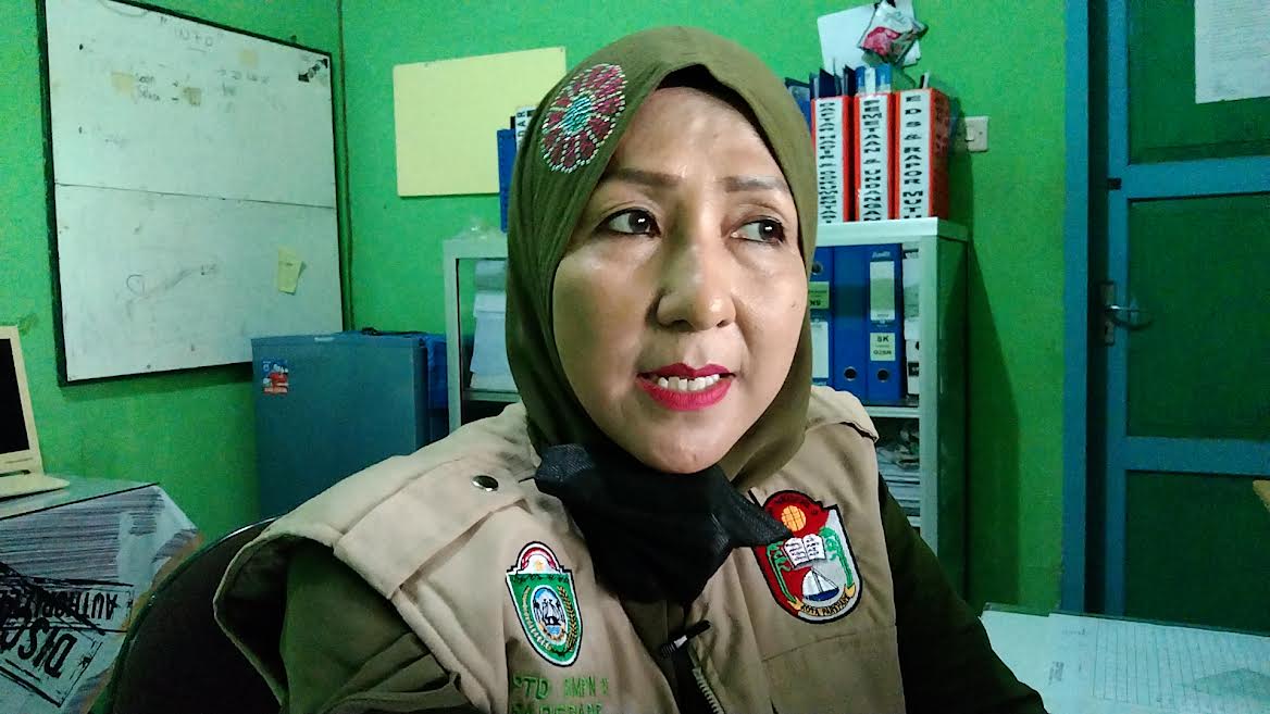 wakil-kepala-sekolah-bidang-humas-rahmawati-54.jpg