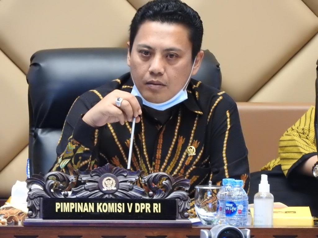 wakil-ketua-komisi-v-dpr-ri-andi-iwan-darmawan-aras-3112021.jpg