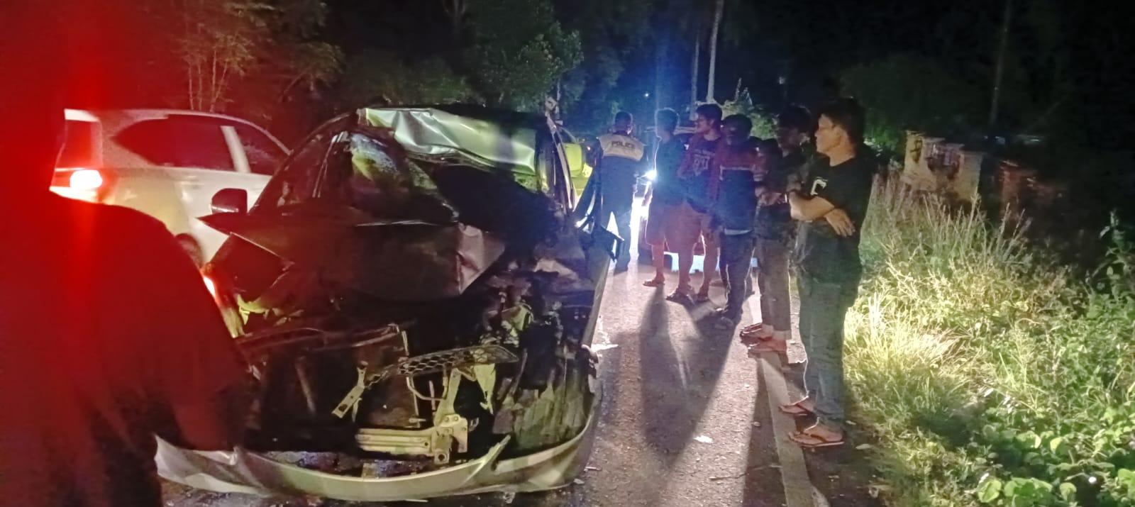 BREAKING NEWS: Kecelakaan di Bone Sulsel Avanza vs Truk, 6 Orang Dilarikan ke RSUD Tenriawaru