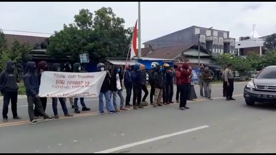warga-balebo-kecamatan-masamba-kabupaten-luwu-utara-sulawesi-selatan-demo.jpg