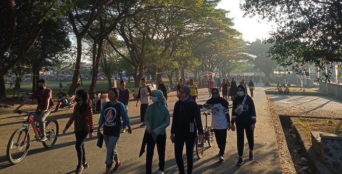 warga-ramai-berolahraga-di-gor-sudiang-jl-pajjaiyang-raya-kota-makassar-minggu-982020-pagi.jpg