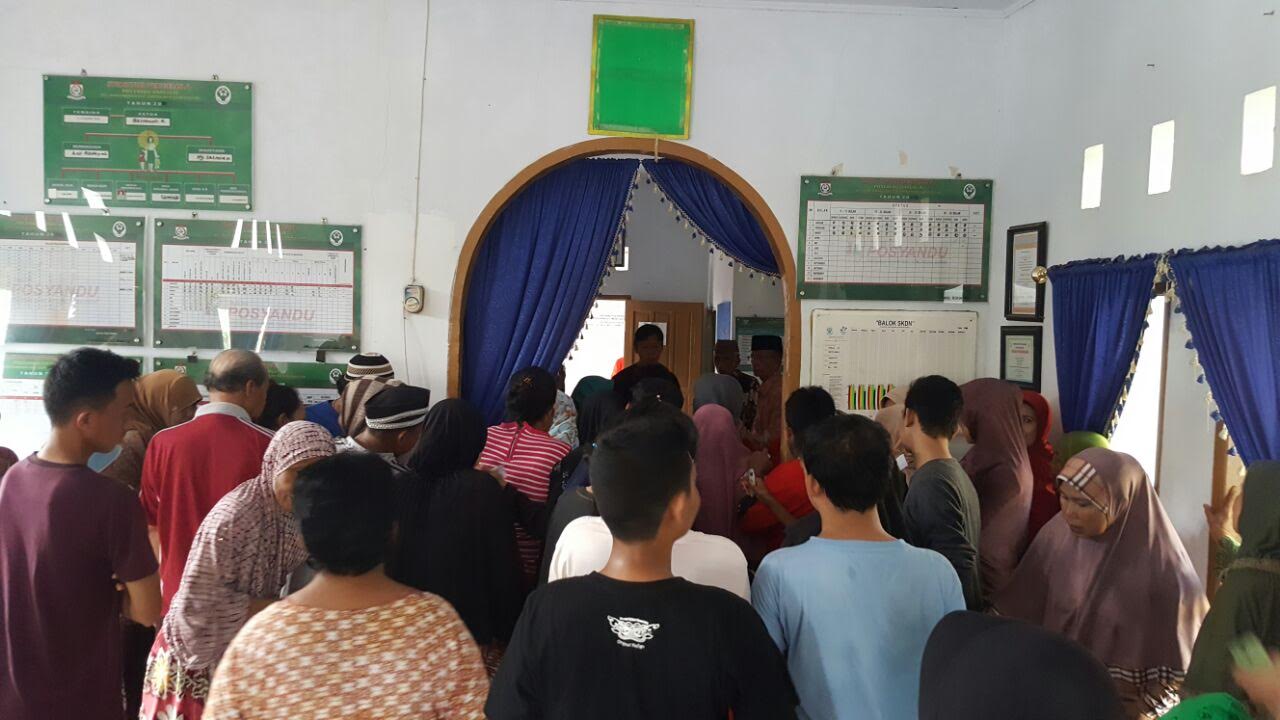 Warga Tidung V Serbu Paket Sembako Murah Ikatek Cappana 09