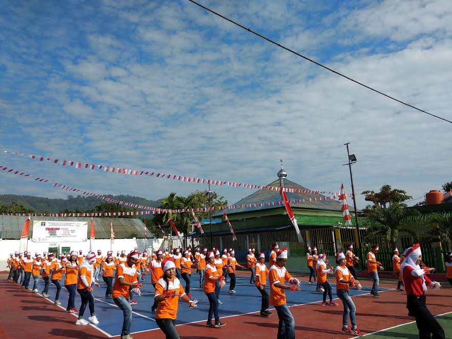 wargawarga-binaan-lapas-kelas-ii-a-kota-palopo-mengikuti-senam-poco-poco_20180805_154304.jpg