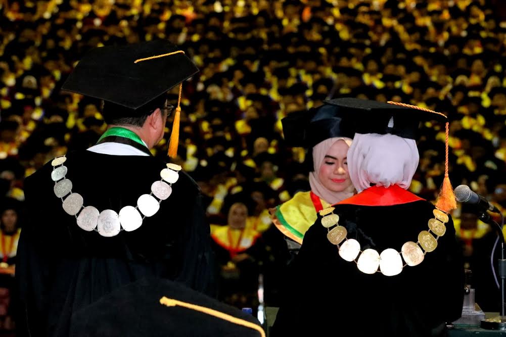 wisuda-program-sarjana-magister-doktor-spesialis-dan-prosesi.jpg