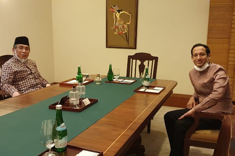 yahya-cholil-staquf-dan-mendikbud-nadiem-makarim.jpg
