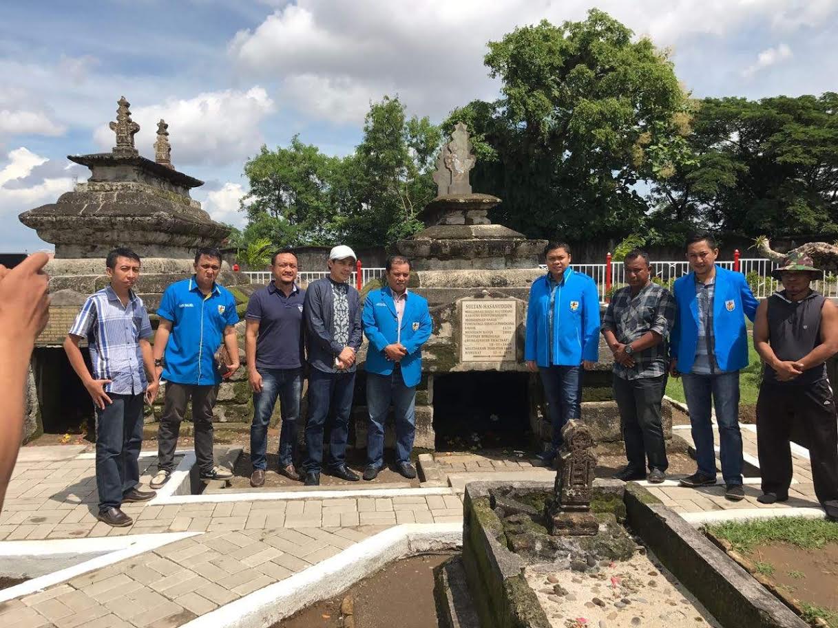 FOTO: Yasir Mahmud Ziarah ke Makam Sultan Hasanuddin - yasir-mahmud2_20161216_205807.jpg