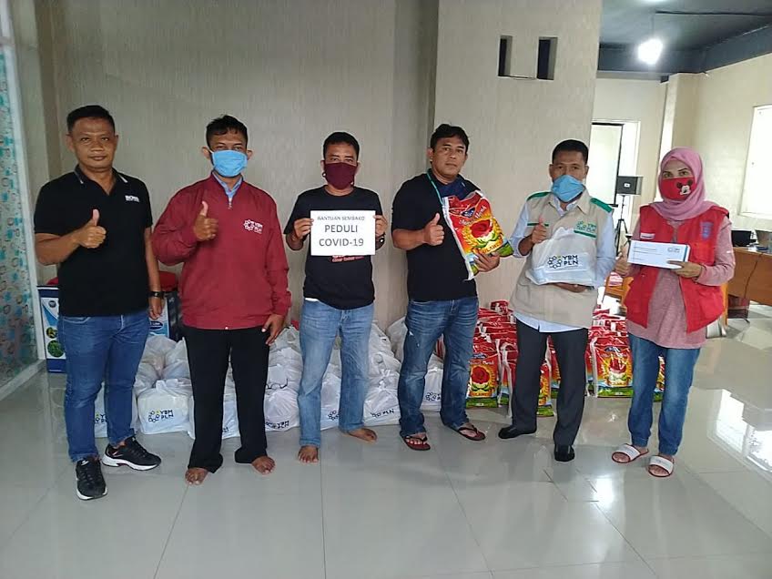 ybm-pln-unit-induk-wilayah-sulselrabar-membagikan-bantuan-sembako-kepada-warga-dhuafa.jpg