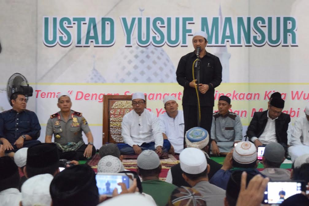 Ustad Yusuf Mansur Ceramah di Masjid Suada Mamuju, Begini Antusias Warga