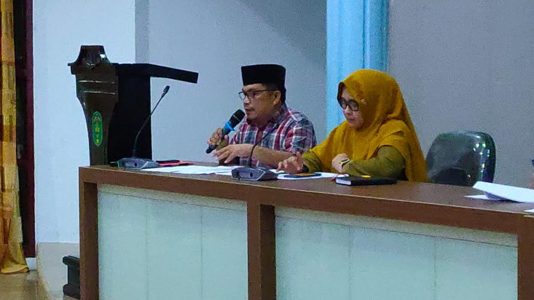 zabur-dan-plt-dinas-kesehatan-luwu-timur-dr-rosmimi-pandin-dalam-dalam-rapat-koordinasi.jpg
