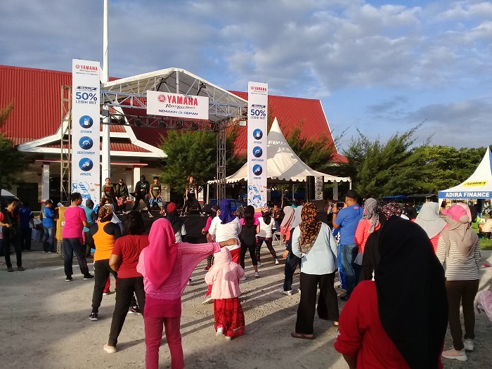 Senam Zumba Ramaikan Servis Gratis Blue Core Yamaha Motor Show di Jeneponto