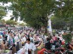 15-ribu-jemaah-hadir-melaksanakan-salat-Iduladaha-di-Anjungan-City-12.jpg